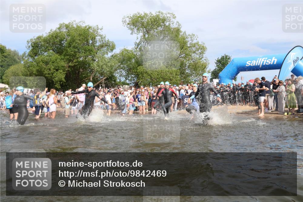 21.06.2026 - Viking Triathlon Michael Strokosch http://msf.ph/oto/9842469 21.06.2026 10:03:37 Schwimmen 53, 95, 143, 229, 251, 303, 323, 327, 340, 423, 457, 458, 559, 656 meine-sportfotos.de