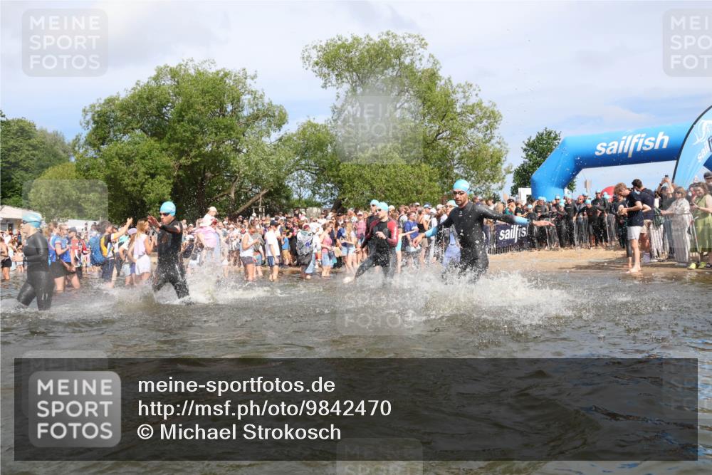 21.06.2026 - Viking Triathlon Michael Strokosch http://msf.ph/oto/9842470 21.06.2026 10:03:38 Schwimmen 53, 95, 137, 144, 229, 251, 323, 327, 340, 423, 436, 450, 458, 521, 559 meine-sportfotos.de