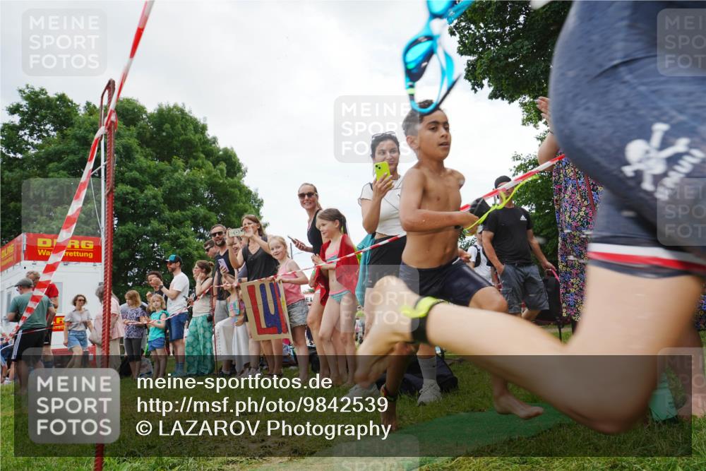 21.06.2026 - 29. Vierlanden-Triathlon LAZAROV Photography http://msf.ph/oto/9842539 21.06.2026 14:50:12 Schwimmen  meine-sportfotos.de