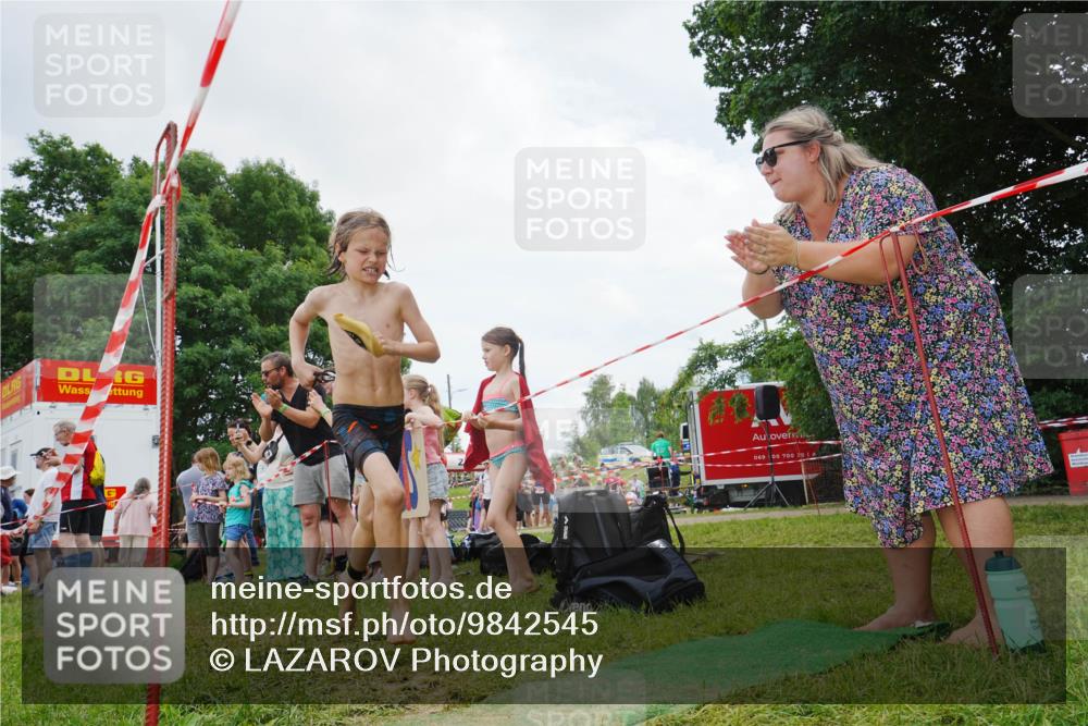 21.06.2026 - 29. Vierlanden-Triathlon LAZAROV Photography http://msf.ph/oto/9842545 21.06.2026 14:50:32 Schwimmen  meine-sportfotos.de