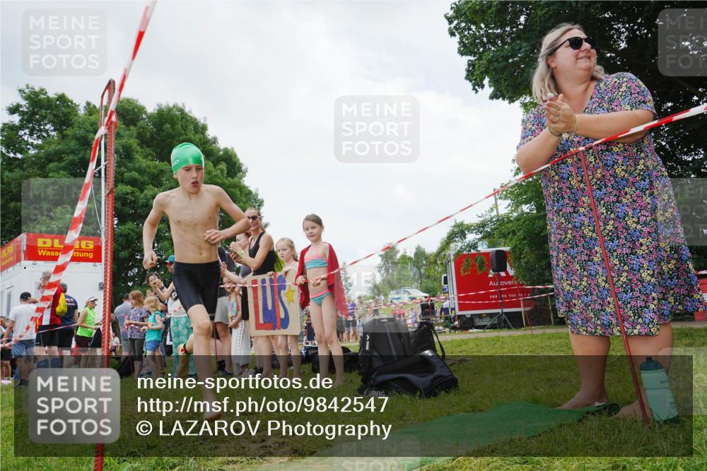 21.06.2026 - 29. Vierlanden-Triathlon LAZAROV Photography http://msf.ph/oto/9842547 21.06.2026 14:50:34 Schwimmen  meine-sportfotos.de