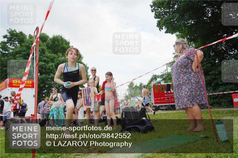 21.06.2026 - 29. Vierlanden-Triathlon LAZAROV Photography http://msf.ph/oto/9842552 21.06.2026 14:50:45 Schwimmen  meine-sportfotos.de