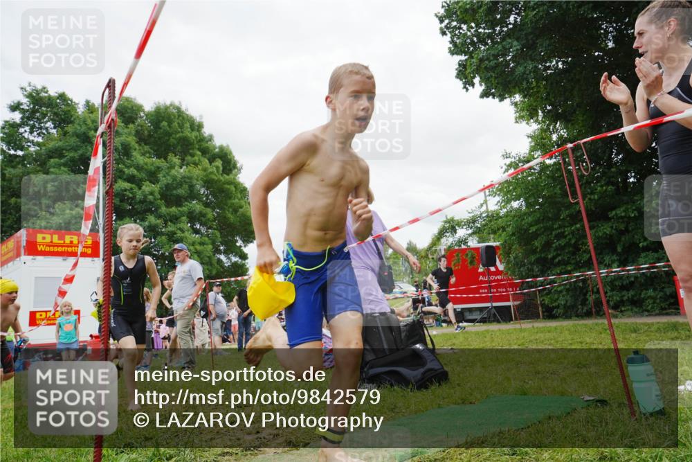 21.06.2026 - 29. Vierlanden-Triathlon LAZAROV Photography http://msf.ph/oto/9842579 21.06.2026 15:02:08 Schwimmen  meine-sportfotos.de