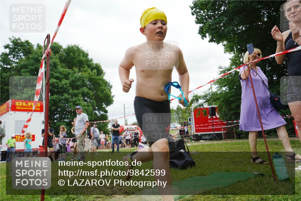 21.06.2026 - 29. Vierlanden-Triathlon LAZAROV Photography http://msf.ph/oto/9842599 21.06.2026 15:02:10 Schwimmen  meine-sportfotos.de