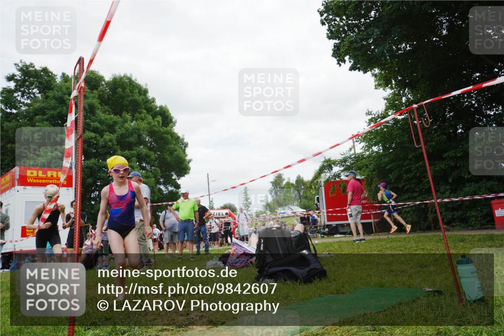 21.06.2026 - 29. Vierlanden-Triathlon LAZAROV Photography http://msf.ph/oto/9842607 21.06.2026 15:02:39 Schwimmen  meine-sportfotos.de
