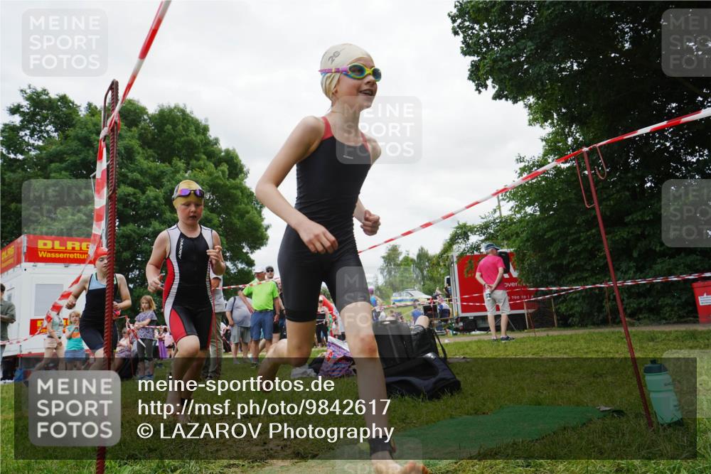 21.06.2026 - 29. Vierlanden-Triathlon LAZAROV Photography http://msf.ph/oto/9842617 21.06.2026 15:02:41 Schwimmen  meine-sportfotos.de