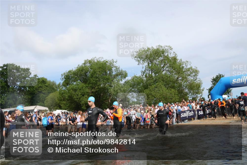 21.06.2026 - Viking Triathlon Michael Strokosch http://msf.ph/oto/9842814 21.06.2026 10:05:11 Schwimmen 165, 198, 211, 225, 296, 297, 301, 304, 370, 442, 497, 519, 562, 601, 617 meine-sportfotos.de