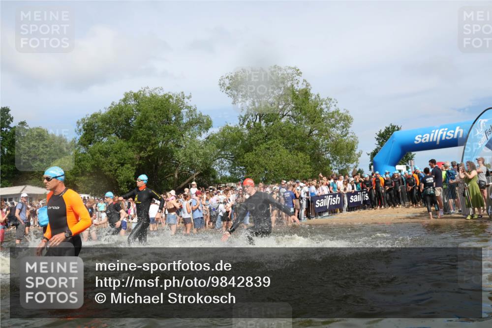 21.06.2026 - Viking Triathlon Michael Strokosch http://msf.ph/oto/9842839 21.06.2026 10:05:20 Schwimmen 33, 86, 198, 211, 230, 302, 308, 341, 459, 472, 493, 519, 601, 617, 632 meine-sportfotos.de