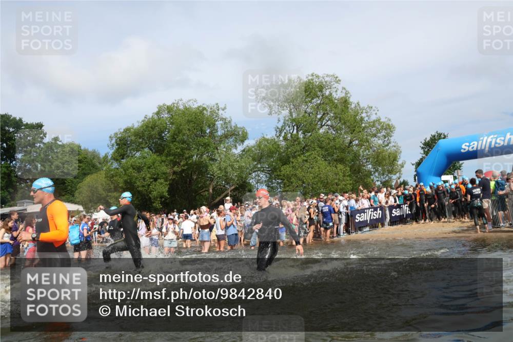 21.06.2026 - Viking Triathlon Michael Strokosch http://msf.ph/oto/9842840 21.06.2026 10:05:20 Schwimmen 33, 86, 198, 211, 230, 302, 308, 341, 459, 472, 493, 519, 601, 617, 632 meine-sportfotos.de