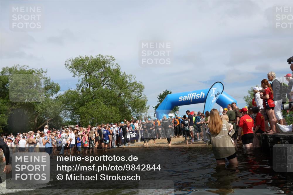 21.06.2026 - Viking Triathlon Michael Strokosch http://msf.ph/oto/9842844 21.06.2026 10:05:21 Schwimmen 33, 86, 198, 211, 230, 302, 308, 341, 459, 472, 493, 519, 601, 617, 632 meine-sportfotos.de
