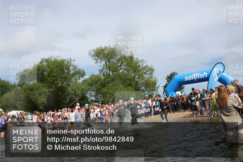 21.06.2026 - Viking Triathlon Michael Strokosch http://msf.ph/oto/9842849 21.06.2026 10:05:23 Schwimmen 33, 86, 88, 198, 211, 230, 302, 308, 330, 331, 341, 414, 452, 459, 472, 493, 519, 601, 617, 632 meine-sportfotos.de