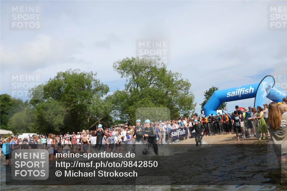21.06.2026 - Viking Triathlon Michael Strokosch http://msf.ph/oto/9842850 21.06.2026 10:05:23 Schwimmen 33, 86, 88, 198, 211, 230, 302, 308, 330, 331, 341, 414, 452, 459, 472, 493, 519, 601, 617, 632 meine-sportfotos.de