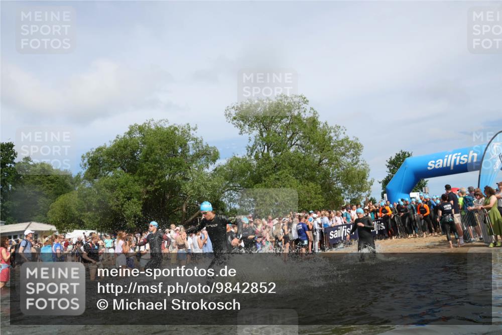 21.06.2026 - Viking Triathlon Michael Strokosch http://msf.ph/oto/9842852 21.06.2026 10:05:24 Schwimmen 33, 86, 88, 198, 211, 230, 302, 308, 330, 331, 341, 414, 452, 459, 472, 493, 632 meine-sportfotos.de
