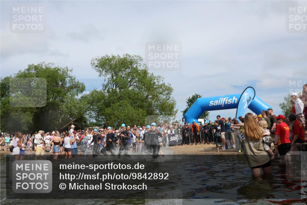 21.06.2026 - Viking Triathlon Michael Strokosch http://msf.ph/oto/9842892 21.06.2026 10:05:44 Schwimmen 45, 78, 183, 193, 234, 316, 387, 393, 399, 482, 528, 567, 578, 663 meine-sportfotos.de