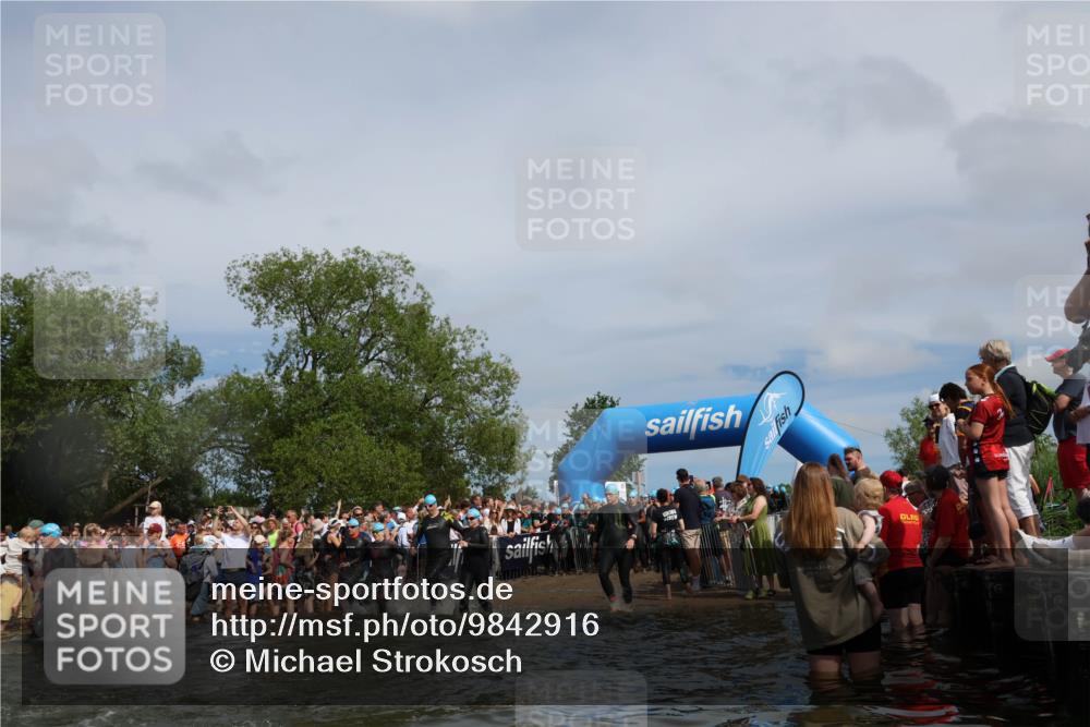 21.06.2026 - Viking Triathlon Michael Strokosch http://msf.ph/oto/9842916 21.06.2026 10:05:53 Schwimmen 45, 78, 156, 160, 183, 193, 282, 316, 393, 498, 505, 528, 563, 567, 578 meine-sportfotos.de
