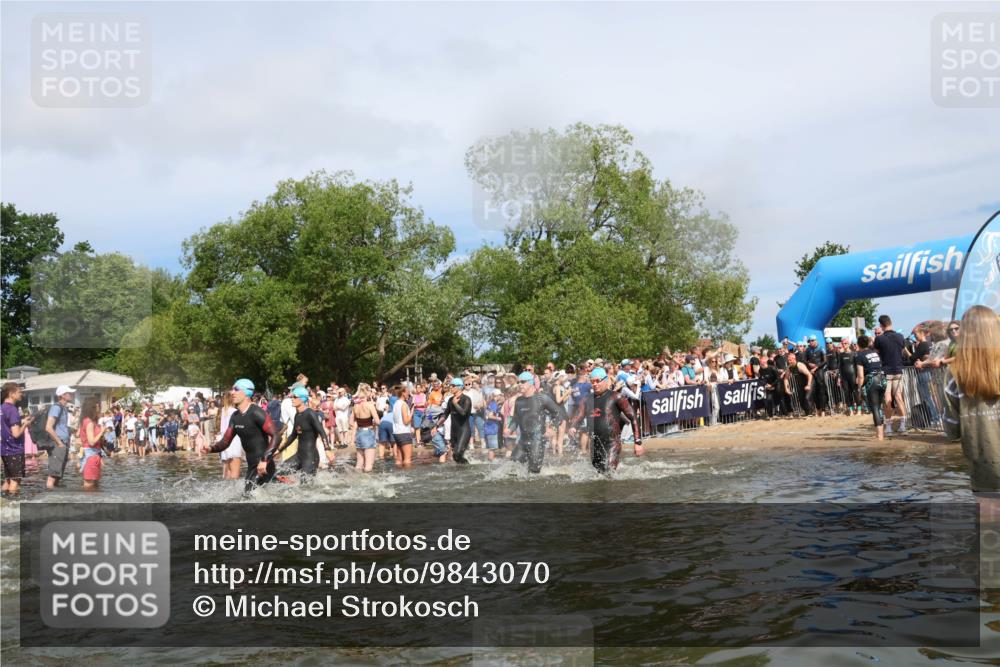 21.06.2026 - Viking Triathlon Michael Strokosch http://msf.ph/oto/9843070 21.06.2026 10:06:49 Schwimmen 54, 166, 245, 310, 429, 444, 449, 464, 495, 609, 615, 618, 638, 641, 668 meine-sportfotos.de