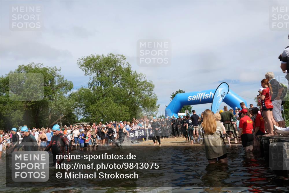 21.06.2026 - Viking Triathlon Michael Strokosch http://msf.ph/oto/9843075 21.06.2026 10:06:52 Schwimmen 54, 166, 245, 310, 429, 444, 449, 464, 495, 609, 615, 618, 638, 641, 668 meine-sportfotos.de