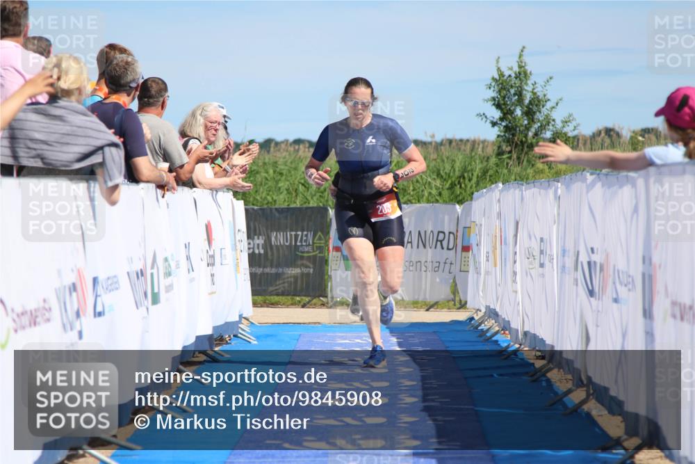 21.06.2026 - Viking Triathlon Markus Tischler http://msf.ph/oto/9845908 21.06.2026 16:09:27 Ziel 203, 207 meine-sportfotos.de