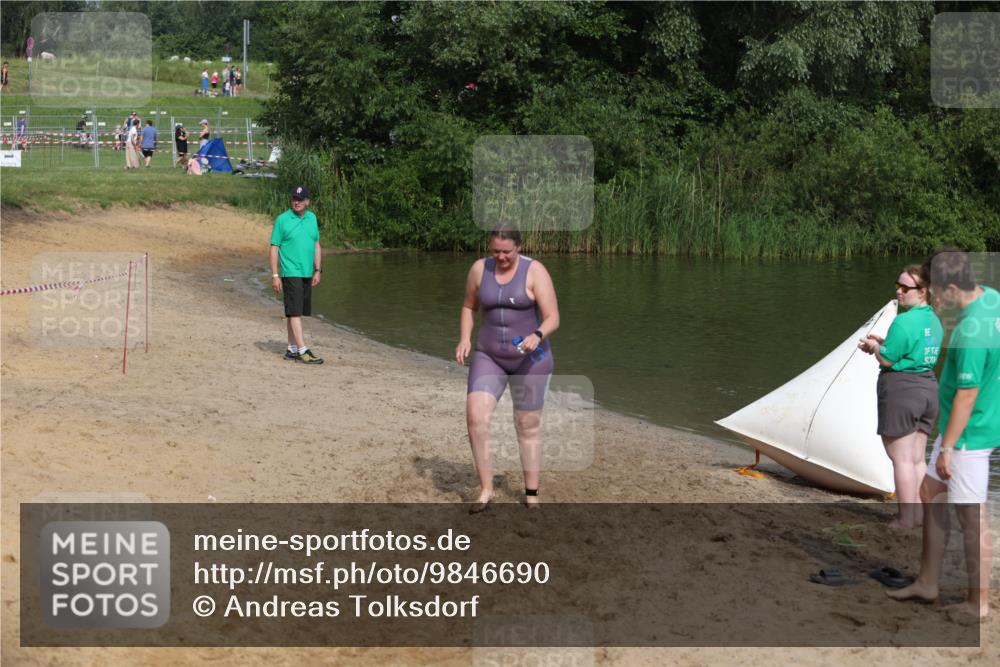 21.06.2026 - 29. Vierlanden-Triathlon Andreas Tolksdorf http://msf.ph/oto/9846690 21.06.2026 09:14:31 Schwimmen 296 meine-sportfotos.de