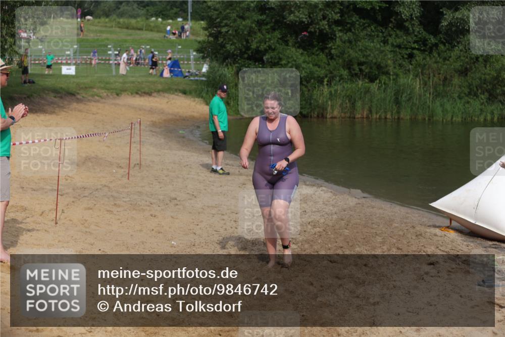 21.06.2026 - 29. Vierlanden-Triathlon Andreas Tolksdorf http://msf.ph/oto/9846742 21.06.2026 09:14:32 Schwimmen 296 meine-sportfotos.de