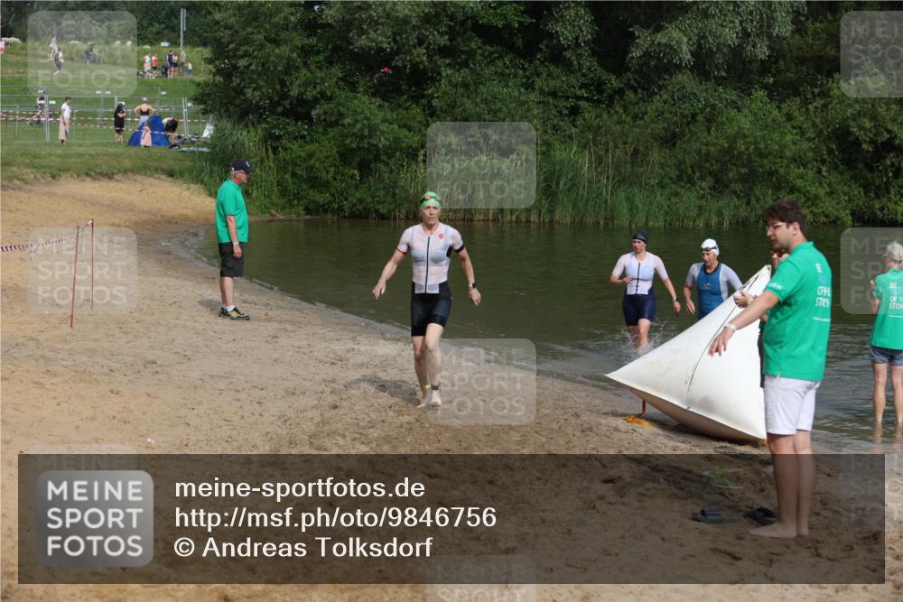 21.06.2026 - 29. Vierlanden-Triathlon Andreas Tolksdorf http://msf.ph/oto/9846756 21.06.2026 09:14:53 Schwimmen 248, 294 meine-sportfotos.de