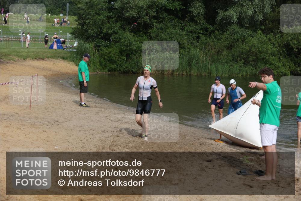 21.06.2026 - 29. Vierlanden-Triathlon Andreas Tolksdorf http://msf.ph/oto/9846777 21.06.2026 09:14:53 Schwimmen 248, 294 meine-sportfotos.de