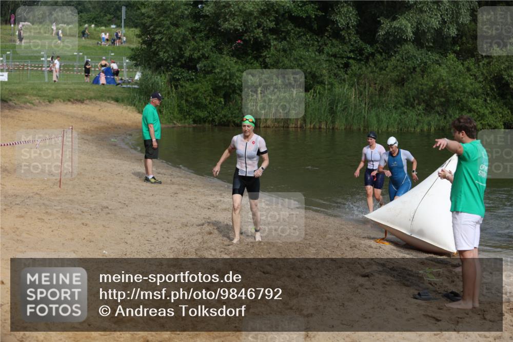 21.06.2026 - 29. Vierlanden-Triathlon Andreas Tolksdorf http://msf.ph/oto/9846792 21.06.2026 09:14:53 Schwimmen 248, 294 meine-sportfotos.de