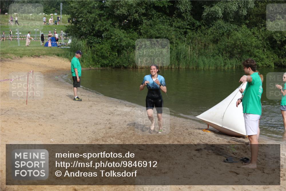 21.06.2026 - 29. Vierlanden-Triathlon Andreas Tolksdorf http://msf.ph/oto/9846912 21.06.2026 09:15:23 Schwimmen 260 meine-sportfotos.de