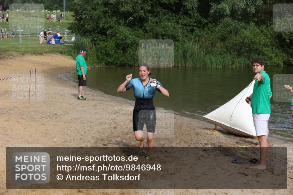21.06.2026 - 29. Vierlanden-Triathlon Andreas Tolksdorf http://msf.ph/oto/9846948 21.06.2026 09:15:24 Schwimmen 260 meine-sportfotos.de
