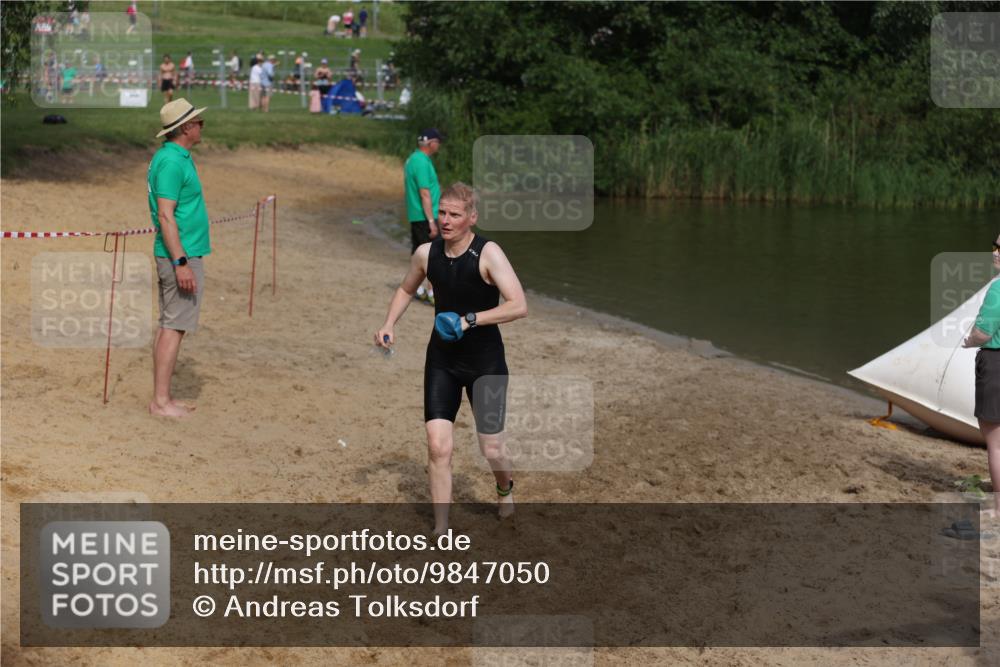 21.06.2026 - 29. Vierlanden-Triathlon Andreas Tolksdorf http://msf.ph/oto/9847050 21.06.2026 09:16:29 Schwimmen 243, 277 meine-sportfotos.de