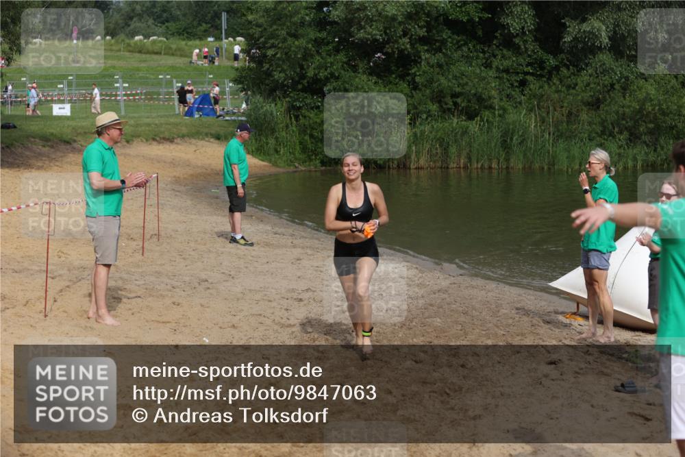 21.06.2026 - 29. Vierlanden-Triathlon Andreas Tolksdorf http://msf.ph/oto/9847063 21.06.2026 09:17:15 Schwimmen 249 meine-sportfotos.de