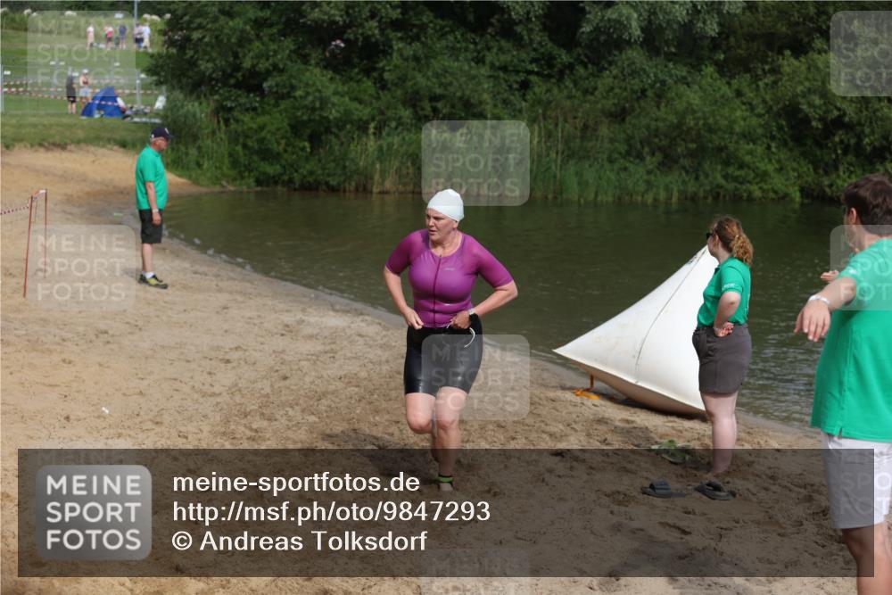 21.06.2026 - 29. Vierlanden-Triathlon Andreas Tolksdorf http://msf.ph/oto/9847293 21.06.2026 09:18:15 Schwimmen 238, 276 meine-sportfotos.de