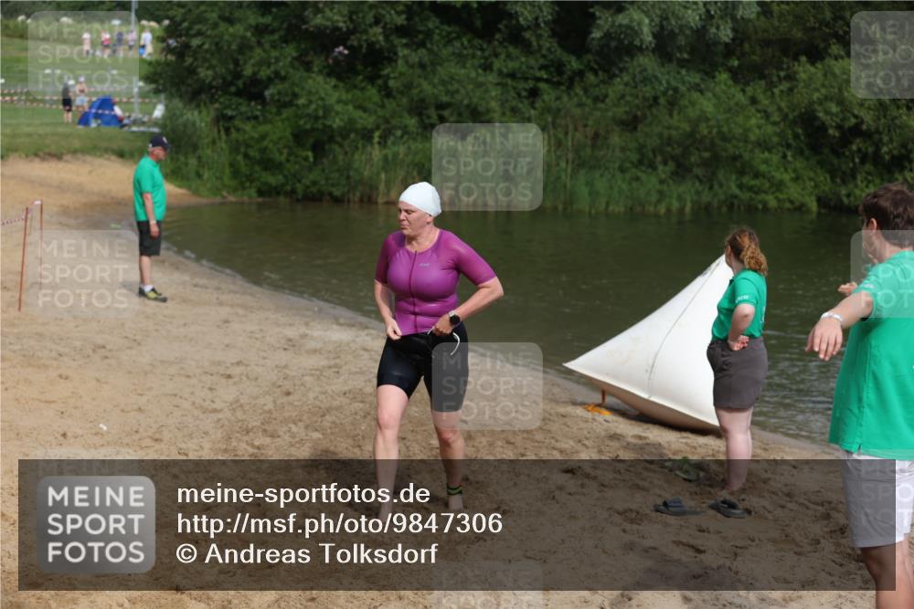 21.06.2026 - 29. Vierlanden-Triathlon Andreas Tolksdorf http://msf.ph/oto/9847306 21.06.2026 09:18:15 Schwimmen 238, 276 meine-sportfotos.de