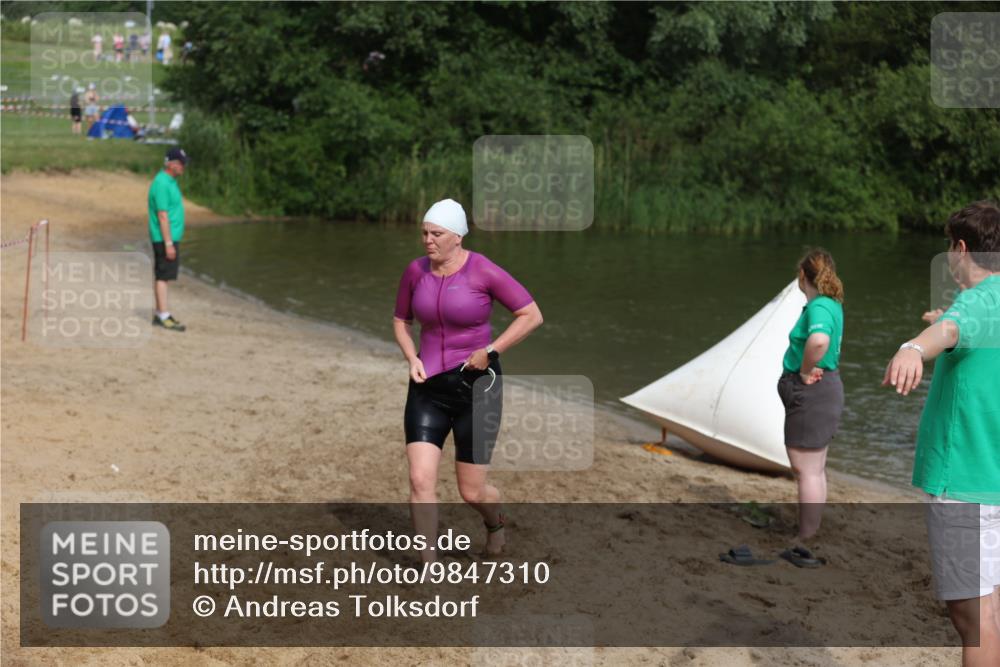 21.06.2026 - 29. Vierlanden-Triathlon Andreas Tolksdorf http://msf.ph/oto/9847310 21.06.2026 09:18:15 Schwimmen 238, 276 meine-sportfotos.de