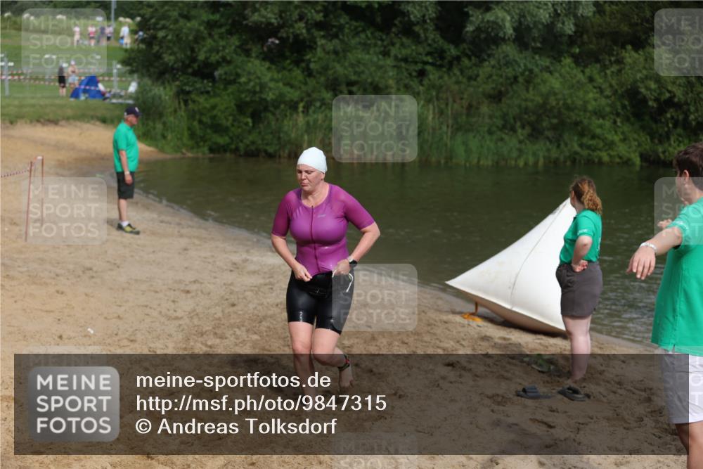 21.06.2026 - 29. Vierlanden-Triathlon Andreas Tolksdorf http://msf.ph/oto/9847315 21.06.2026 09:18:15 Schwimmen 238, 276 meine-sportfotos.de