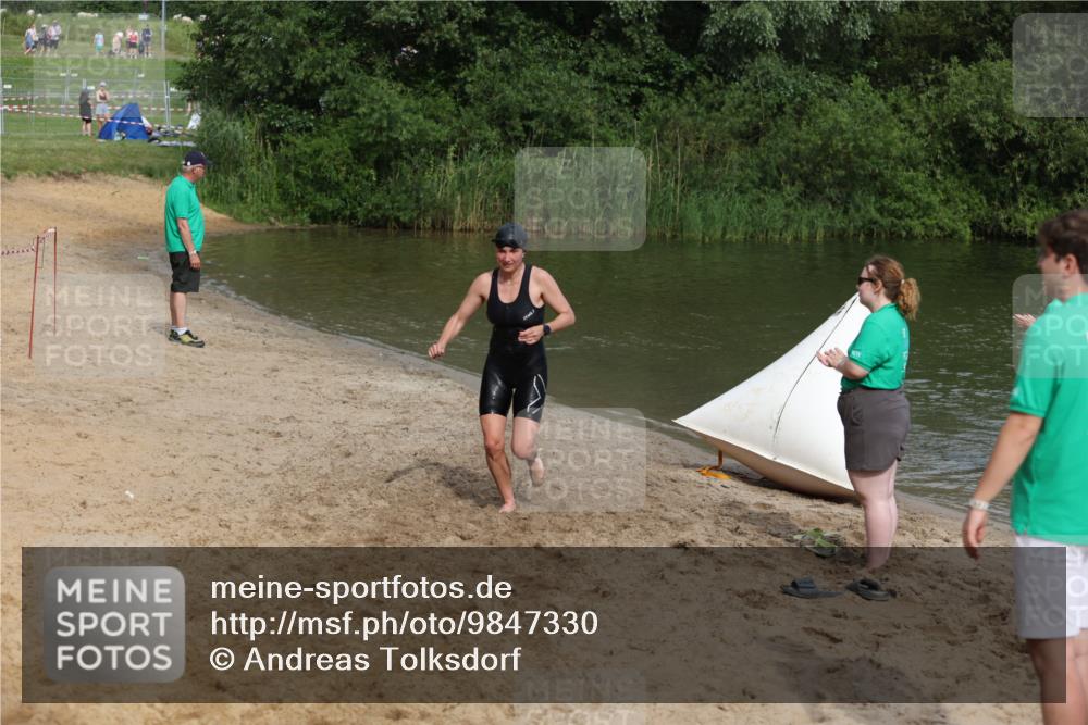 21.06.2026 - 29. Vierlanden-Triathlon Andreas Tolksdorf http://msf.ph/oto/9847330 21.06.2026 09:18:21 Schwimmen 238, 276 meine-sportfotos.de