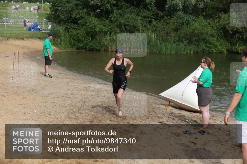 21.06.2026 - 29. Vierlanden-Triathlon Andreas Tolksdorf http://msf.ph/oto/9847340 21.06.2026 09:18:21 Schwimmen 238, 276 meine-sportfotos.de