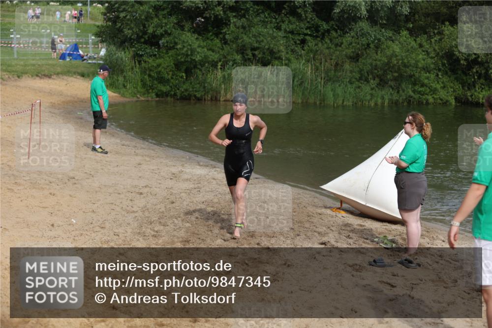 21.06.2026 - 29. Vierlanden-Triathlon Andreas Tolksdorf http://msf.ph/oto/9847345 21.06.2026 09:18:21 Schwimmen 238, 276 meine-sportfotos.de