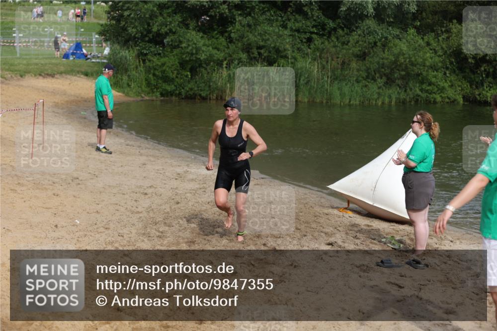 21.06.2026 - 29. Vierlanden-Triathlon Andreas Tolksdorf http://msf.ph/oto/9847355 21.06.2026 09:18:21 Schwimmen 238, 276 meine-sportfotos.de