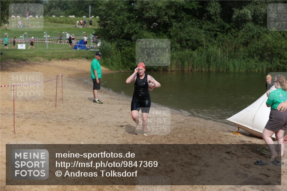 21.06.2026 - 29. Vierlanden-Triathlon Andreas Tolksdorf http://msf.ph/oto/9847369 21.06.2026 09:18:52 Schwimmen 225, 246 meine-sportfotos.de