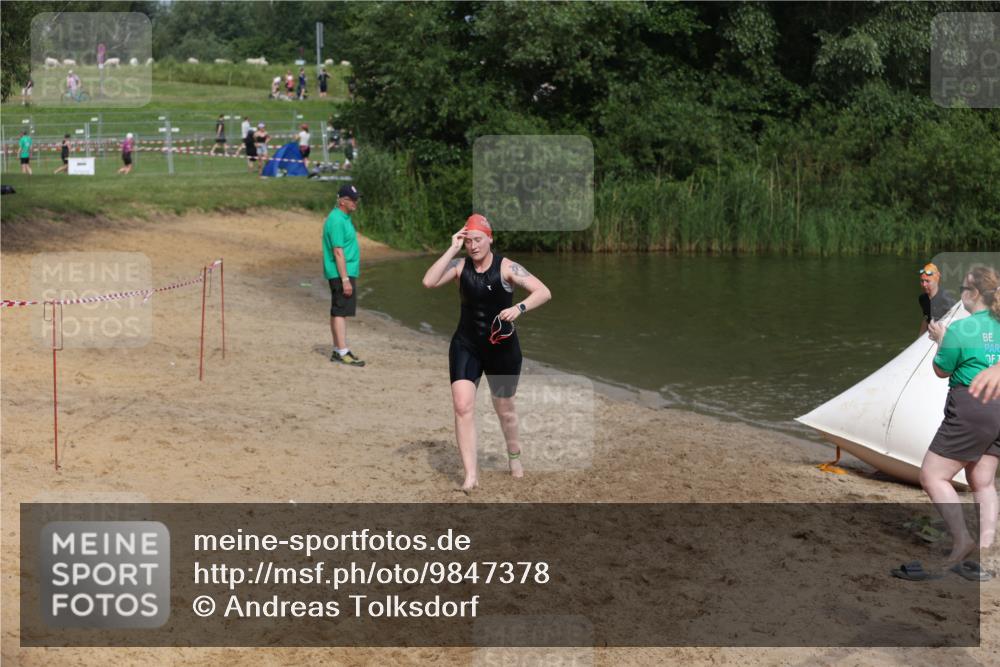 21.06.2026 - 29. Vierlanden-Triathlon Andreas Tolksdorf http://msf.ph/oto/9847378 21.06.2026 09:18:52 Schwimmen 225, 246 meine-sportfotos.de