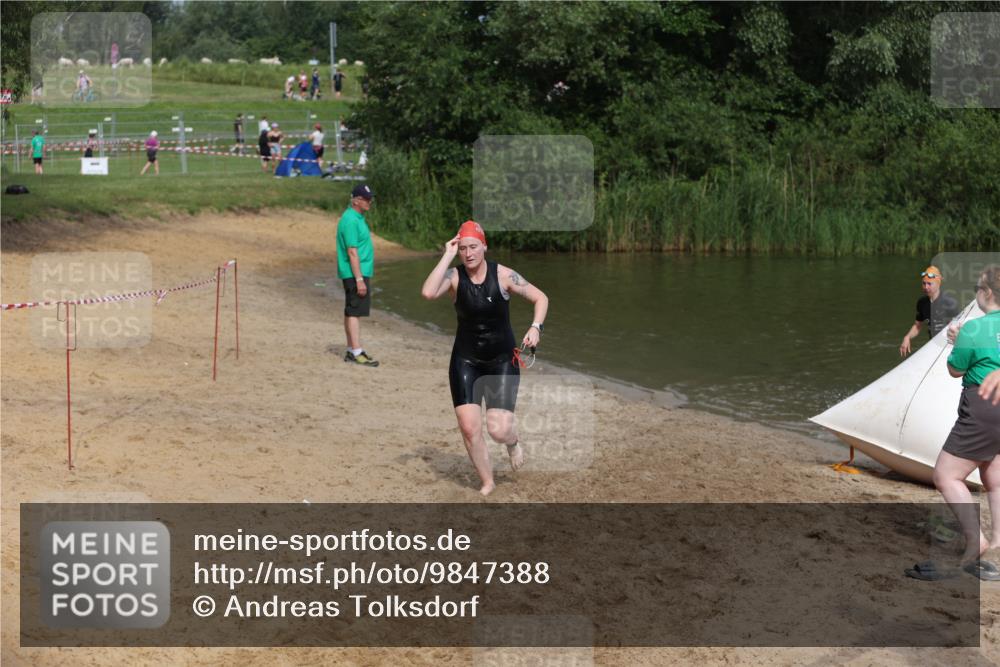 21.06.2026 - 29. Vierlanden-Triathlon Andreas Tolksdorf http://msf.ph/oto/9847388 21.06.2026 09:18:52 Schwimmen 225, 246 meine-sportfotos.de