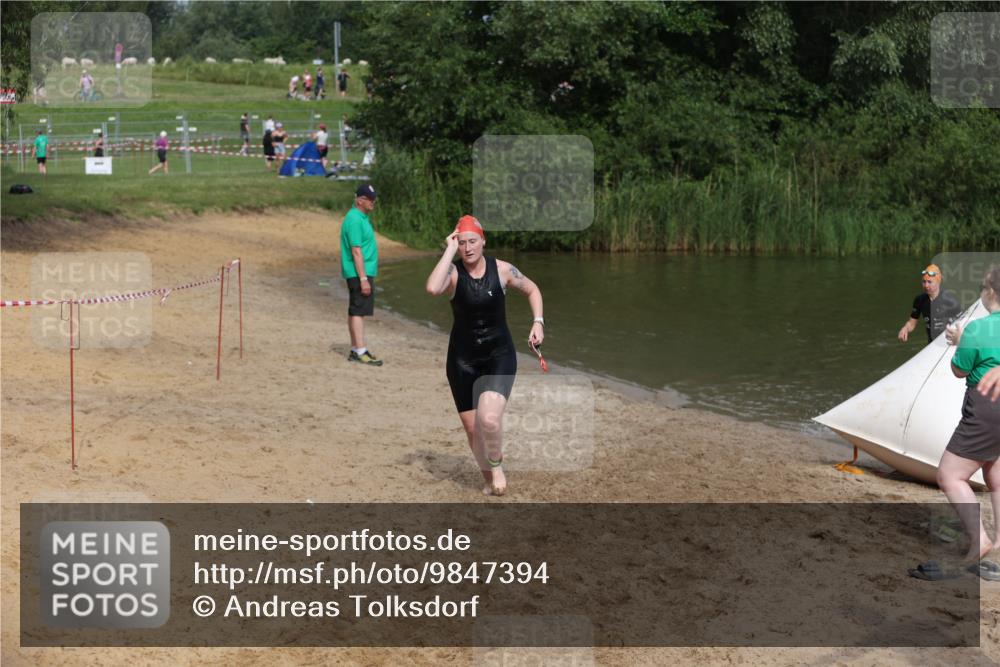 21.06.2026 - 29. Vierlanden-Triathlon Andreas Tolksdorf http://msf.ph/oto/9847394 21.06.2026 09:18:52 Schwimmen 225, 246 meine-sportfotos.de