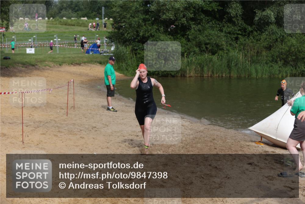 21.06.2026 - 29. Vierlanden-Triathlon Andreas Tolksdorf http://msf.ph/oto/9847398 21.06.2026 09:18:52 Schwimmen 225, 246 meine-sportfotos.de