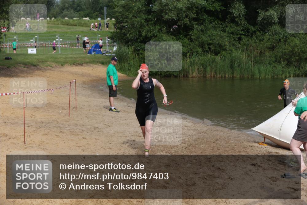 21.06.2026 - 29. Vierlanden-Triathlon Andreas Tolksdorf http://msf.ph/oto/9847403 21.06.2026 09:18:52 Schwimmen 225, 246 meine-sportfotos.de