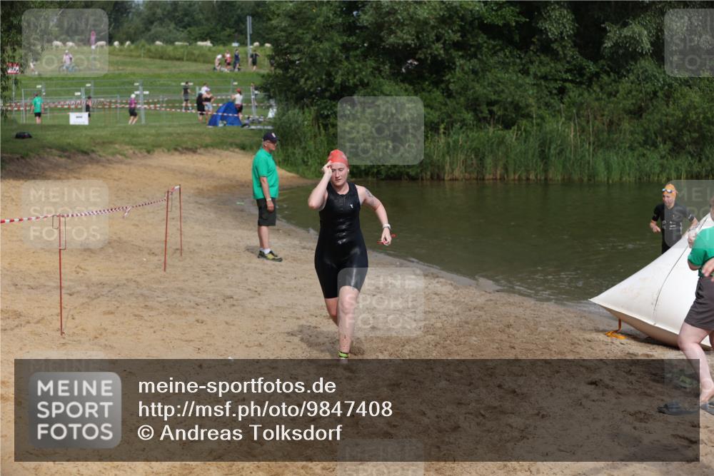 21.06.2026 - 29. Vierlanden-Triathlon Andreas Tolksdorf http://msf.ph/oto/9847408 21.06.2026 09:18:52 Schwimmen 225, 246 meine-sportfotos.de