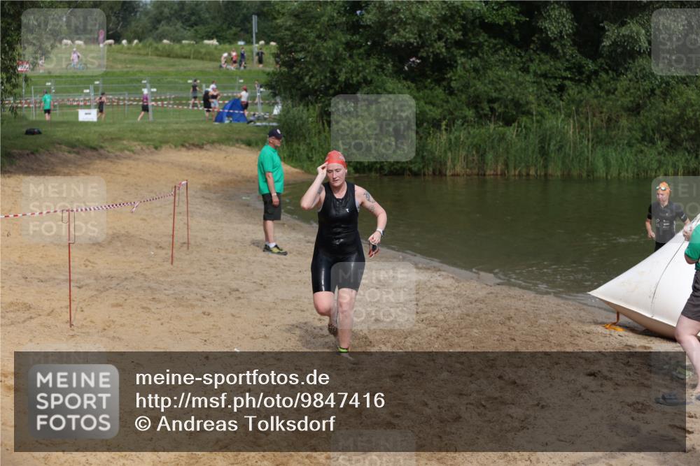 21.06.2026 - 29. Vierlanden-Triathlon Andreas Tolksdorf http://msf.ph/oto/9847416 21.06.2026 09:18:52 Schwimmen 225, 246 meine-sportfotos.de