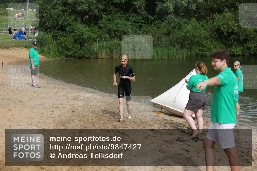 21.06.2026 - 29. Vierlanden-Triathlon Andreas Tolksdorf http://msf.ph/oto/9847427 21.06.2026 09:18:55 Schwimmen 225, 246 meine-sportfotos.de