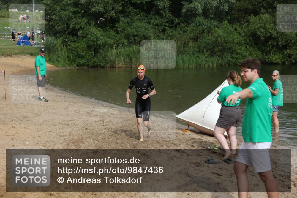 21.06.2026 - 29. Vierlanden-Triathlon Andreas Tolksdorf http://msf.ph/oto/9847436 21.06.2026 09:18:56 Schwimmen 225, 246 meine-sportfotos.de
