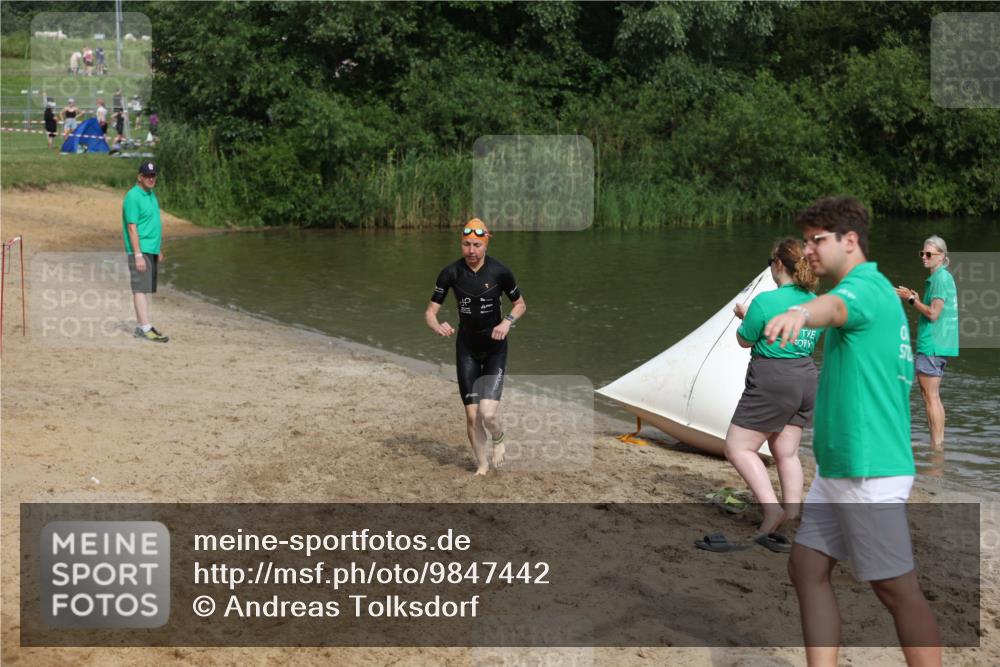 21.06.2026 - 29. Vierlanden-Triathlon Andreas Tolksdorf http://msf.ph/oto/9847442 21.06.2026 09:18:56 Schwimmen 225, 246 meine-sportfotos.de